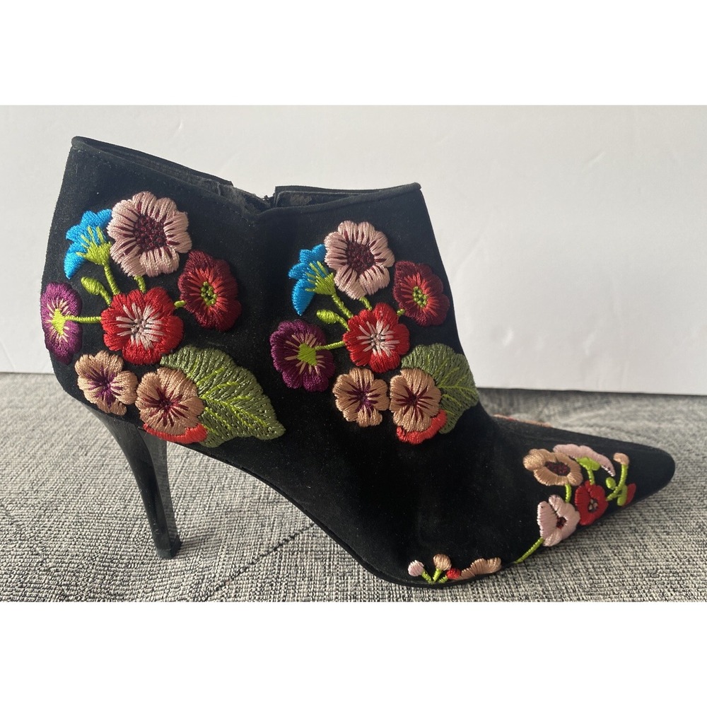 Beverly‎ Feldman Black Suede Floral Embroidered Ankle Boots Heels Size 6.5 $200